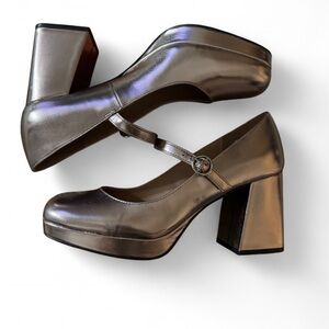 Elegant Metallic Mary Jane Block Heels size 10 nwot